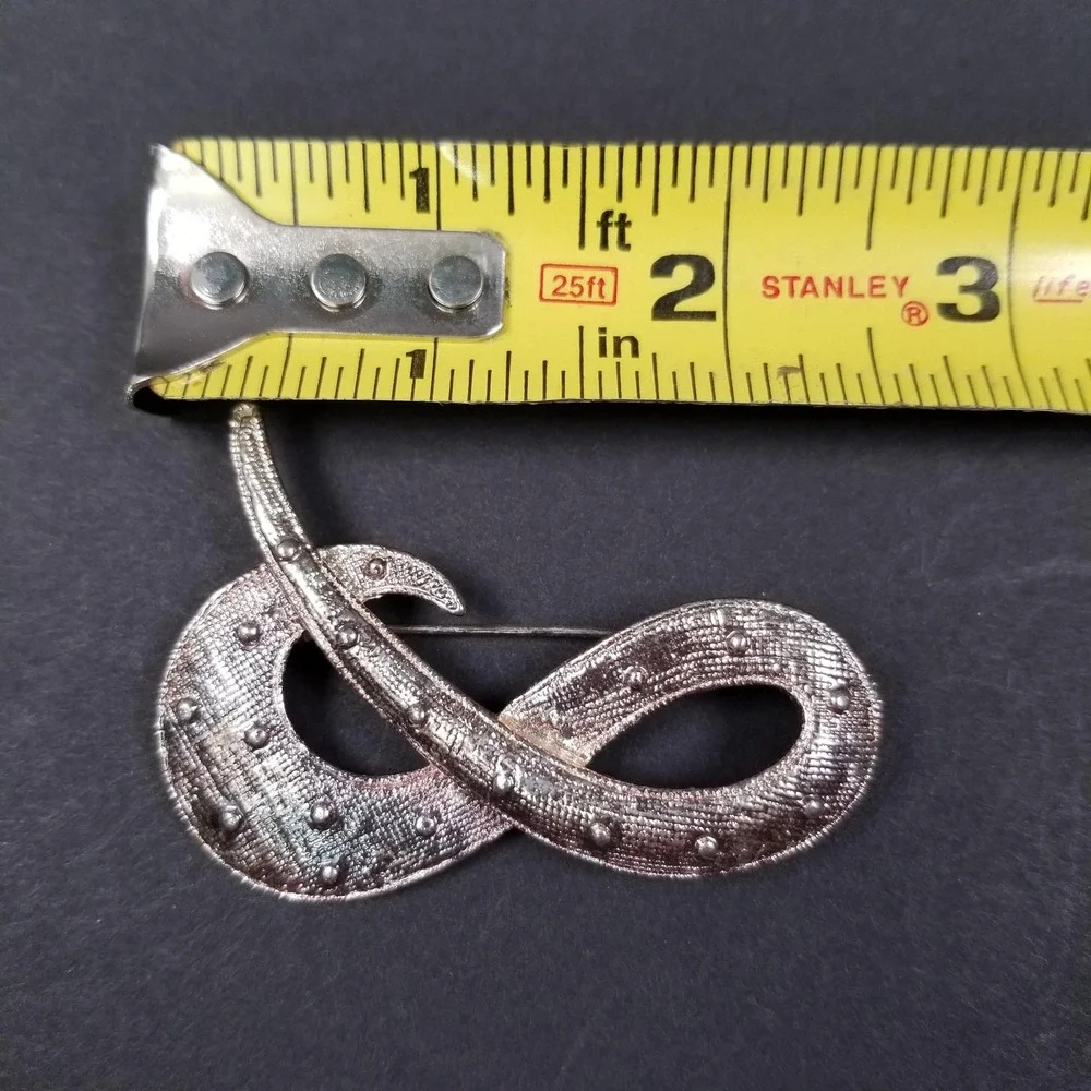 Silver Tone Abstract Ampersand Loop Textured Brooch Pin Vintage Style Retro Chic